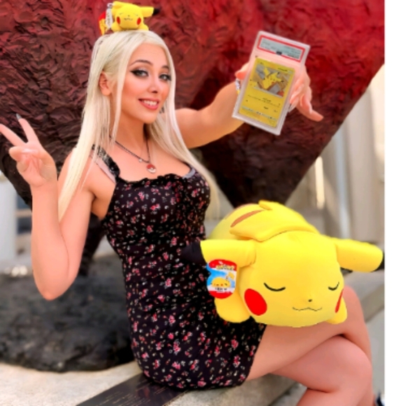 18" plush sleeping Pikachu - Picture 2 of 8